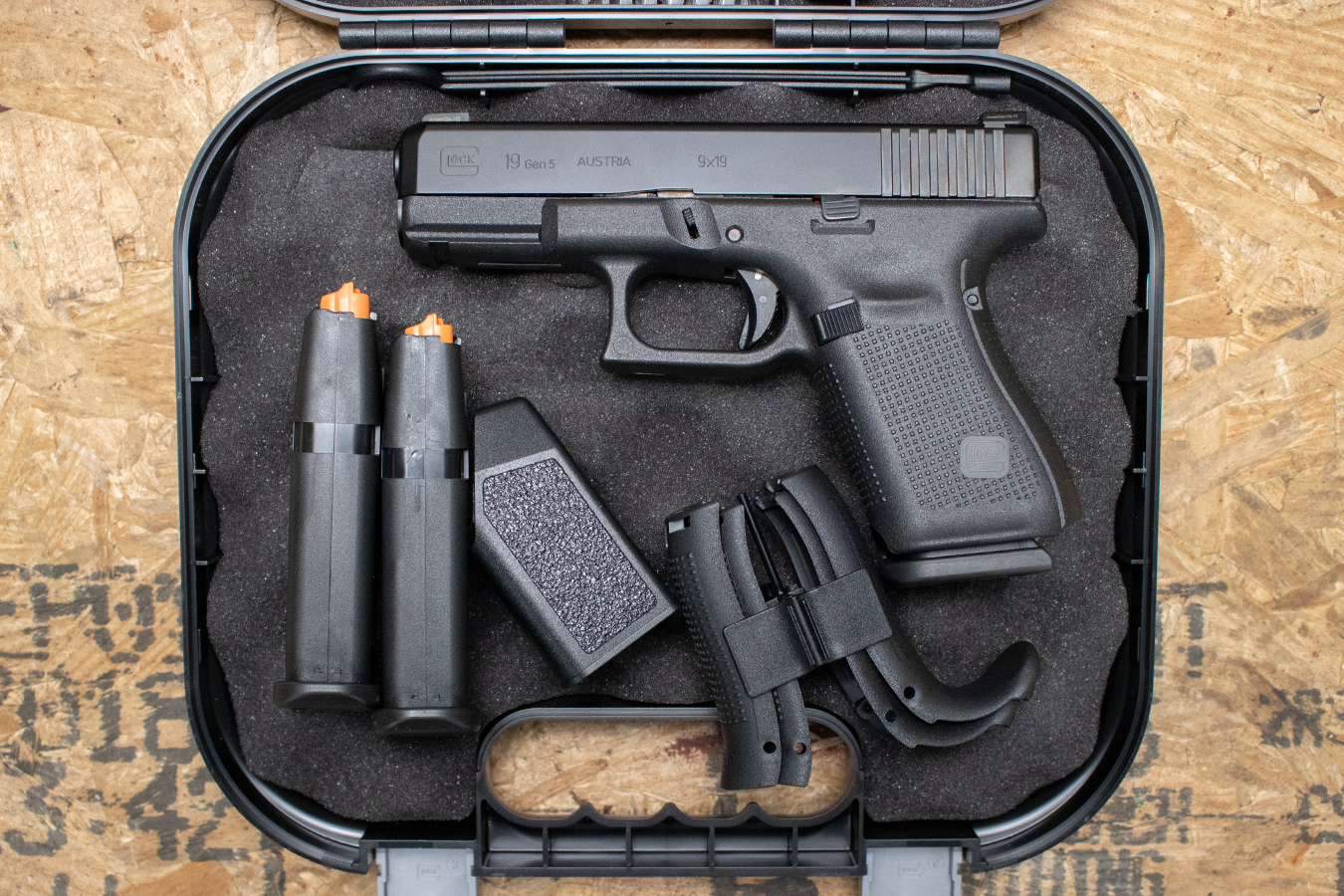 GLOCK 19 Gen5 9mm New In Box, Unissued Police Trade-In Pistol with Night Sights